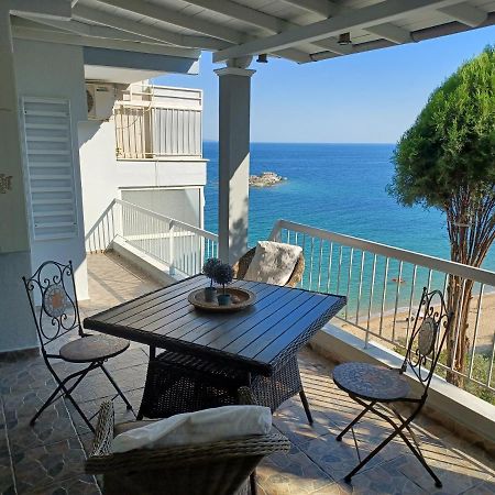 Balcony By The Sea Apartamento PalaiónTsiflíkion Exterior foto