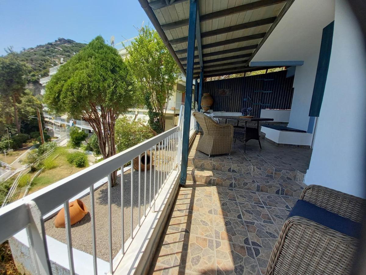 Balcony By The Sea Apartamento PalaiónTsiflíkion Exterior foto